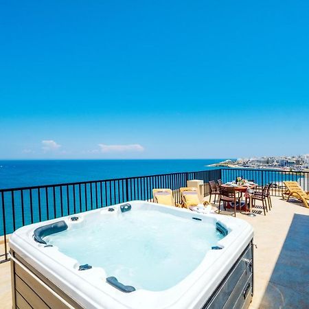 Islet Promenade Seafront Penthouse With Breathtaking Seaviews And Private Hot Tub On The Large Terrace By Getawaysmalta Apartman San Pawl il-Baħar Kültér fotó