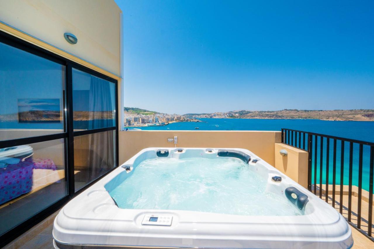 Islet Promenade Seafront Penthouse With Breathtaking Seaviews And Private Hot Tub On The Large Terrace By Getawaysmalta Apartman San Pawl il-Baħar Kültér fotó