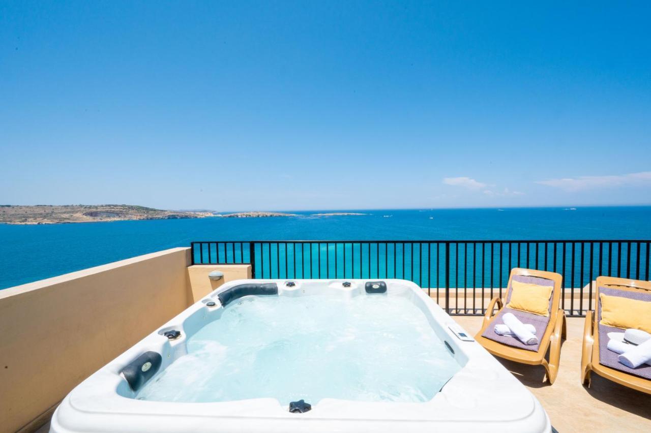 Islet Promenade Seafront Penthouse With Breathtaking Seaviews And Private Hot Tub On The Large Terrace By Getawaysmalta Apartman San Pawl il-Baħar Kültér fotó