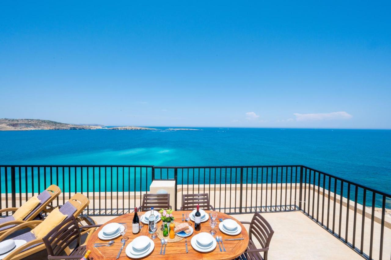 Islet Promenade Seafront Penthouse With Breathtaking Seaviews And Private Hot Tub On The Large Terrace By Getawaysmalta Apartman San Pawl il-Baħar Kültér fotó