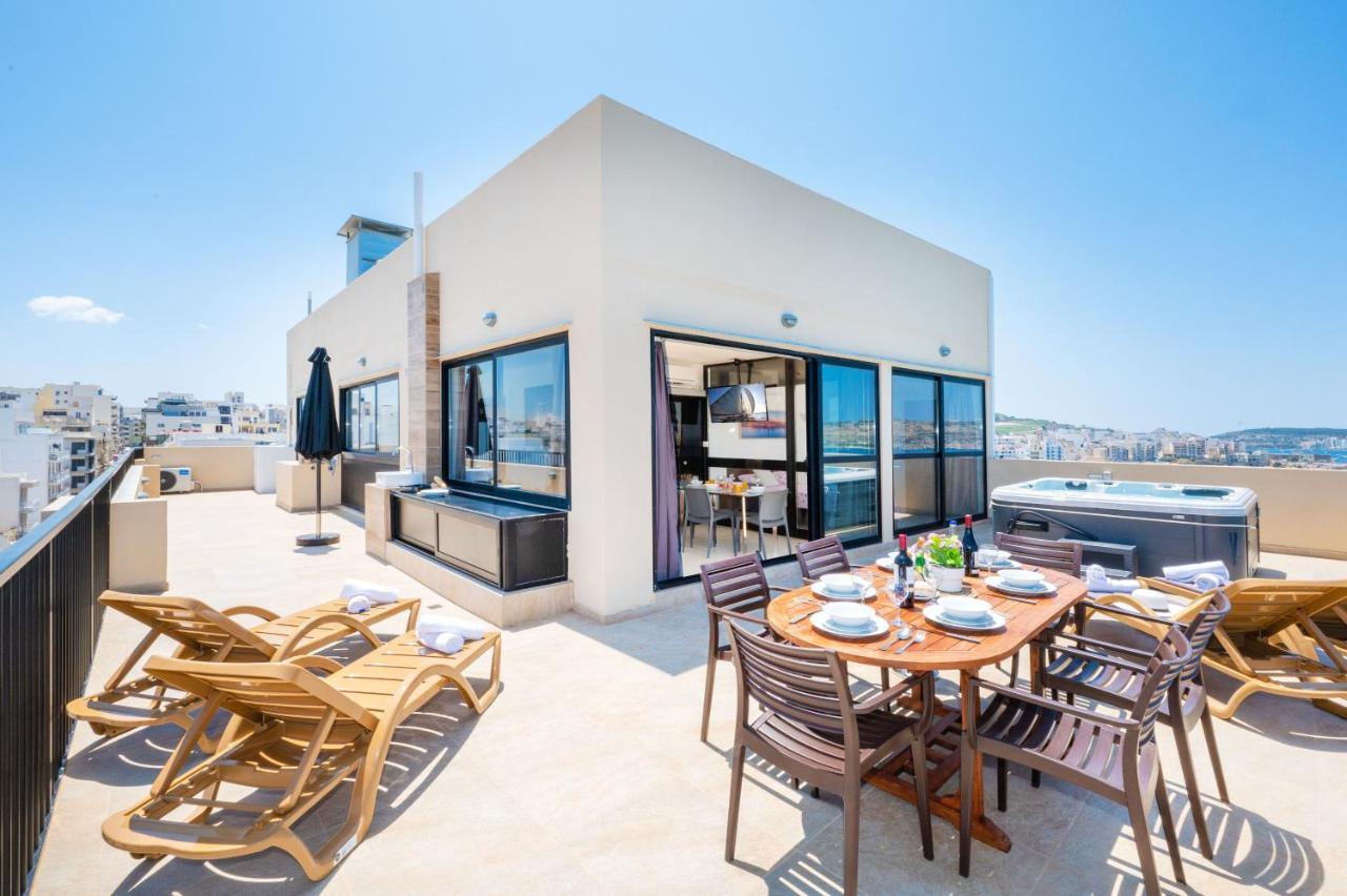 Islet Promenade Seafront Penthouse With Breathtaking Seaviews And Private Hot Tub On The Large Terrace By Getawaysmalta Apartman San Pawl il-Baħar Kültér fotó