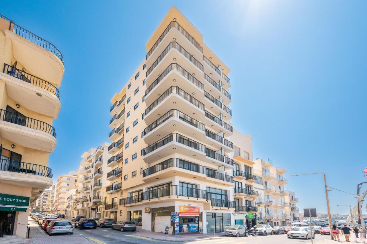 Islet Promenade Seafront Penthouse With Breathtaking Seaviews And Private Hot Tub On The Large Terrace By Getawaysmalta Apartman San Pawl il-Baħar Kültér fotó