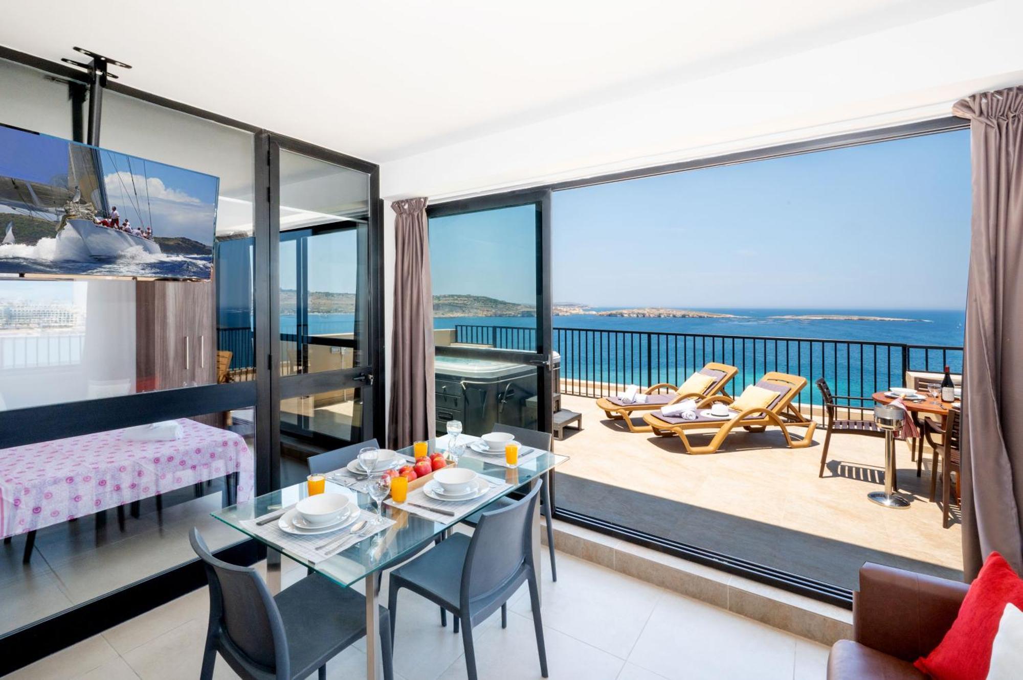 Islet Promenade Seafront Penthouse With Breathtaking Seaviews And Private Hot Tub On The Large Terrace By Getawaysmalta Apartman San Pawl il-Baħar Kültér fotó