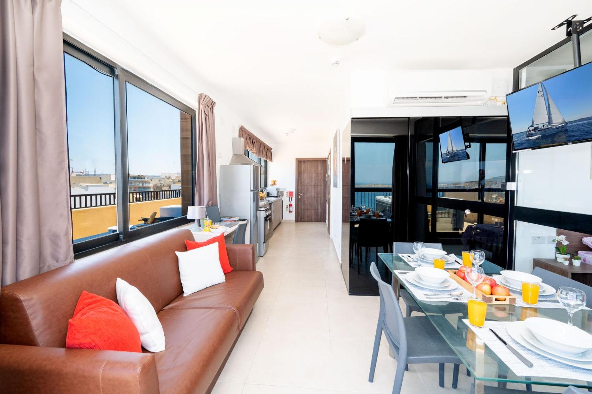 Islet Promenade Seafront Penthouse With Breathtaking Seaviews And Private Hot Tub On The Large Terrace By Getawaysmalta Apartman San Pawl il-Baħar Kültér fotó