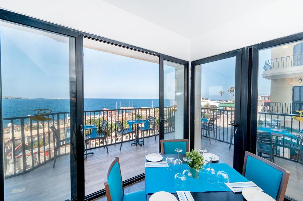 Islet Promenade Seafront Penthouse With Breathtaking Seaviews And Private Hot Tub On The Large Terrace By Getawaysmalta Apartman San Pawl il-Baħar Kültér fotó