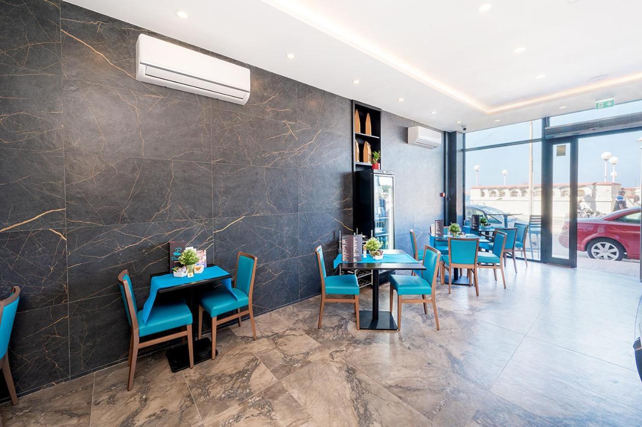 Islet Promenade Seafront Penthouse With Breathtaking Seaviews And Private Hot Tub On The Large Terrace By Getawaysmalta Apartman San Pawl il-Baħar Kültér fotó